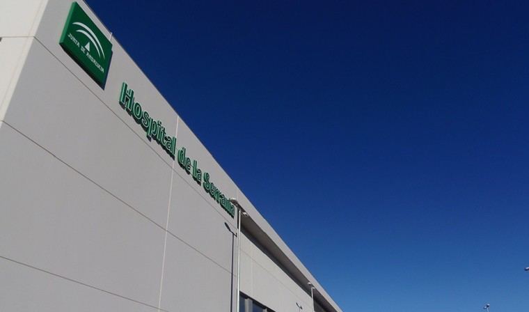 Una colisión entre una ambulancia y un turismo deja once heridos en Cuevas del Becerro