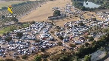 Despliegue de la Guardia Civil ante la 'rave' ilegal de Cáceres con 2.500 asistentes