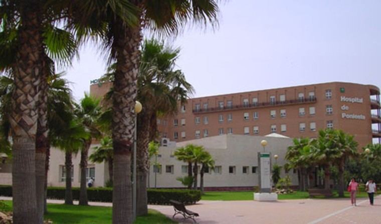 Tres menores, incluidos dos bebés, intoxicadas por humo en incendio en Roquetas de Mar
