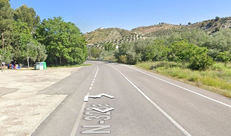 Accidente impactante en la N-323: Tres niños y dos adultos heridos tras colisionar con un jabalí