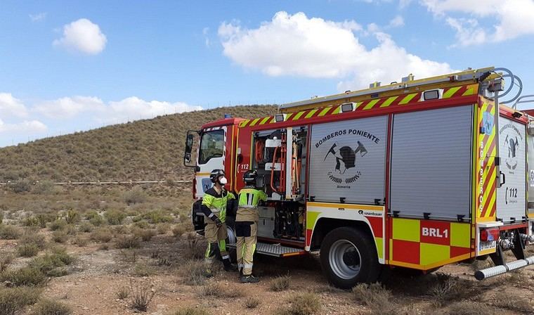 Incendio en cochera de El Ejido deja tres heridos por inhalación de humo