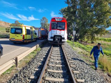 Tres personas heridas tras el choque entre un tren y una grúa en Cartagena