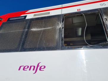 Tres personas heridas tras el choque entre un tren y una grúa en Cartagena