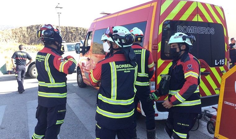 Accidente mortal en Cártama: Un coche cae por un desnivel de 100 metros
