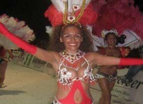 Bailarina de carnaval con éxito después de ser monja durante ocho años (Entre Ríos, Argentina)